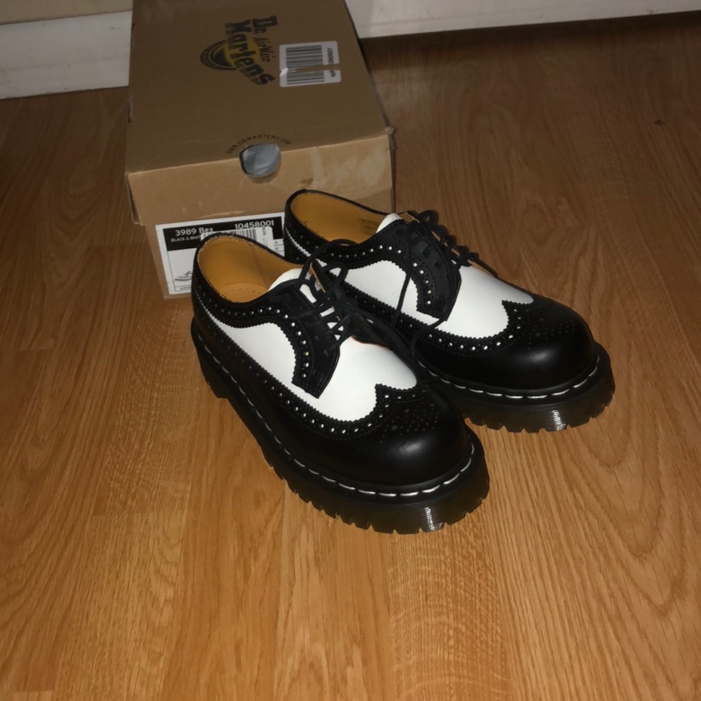 Dr. Martens Bex Oxfords black and white